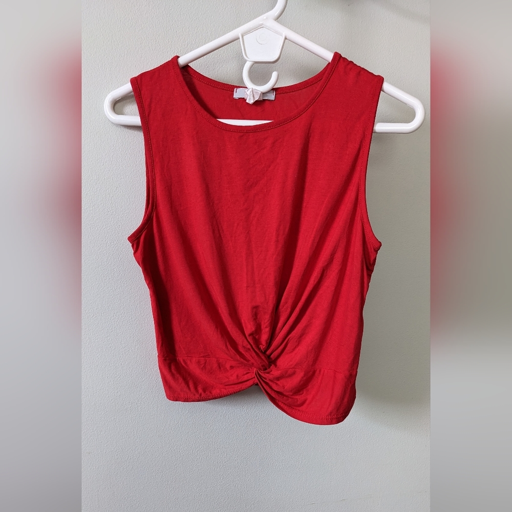 Gaze Women's Red Crew Neckline Front Twist Cropped Sleeveless Top. Sz S Like New